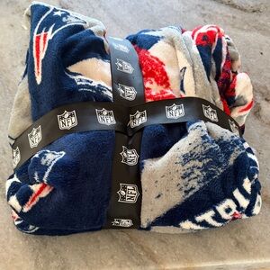 official NFL New England Patriots throw blanket 59x70 IN new